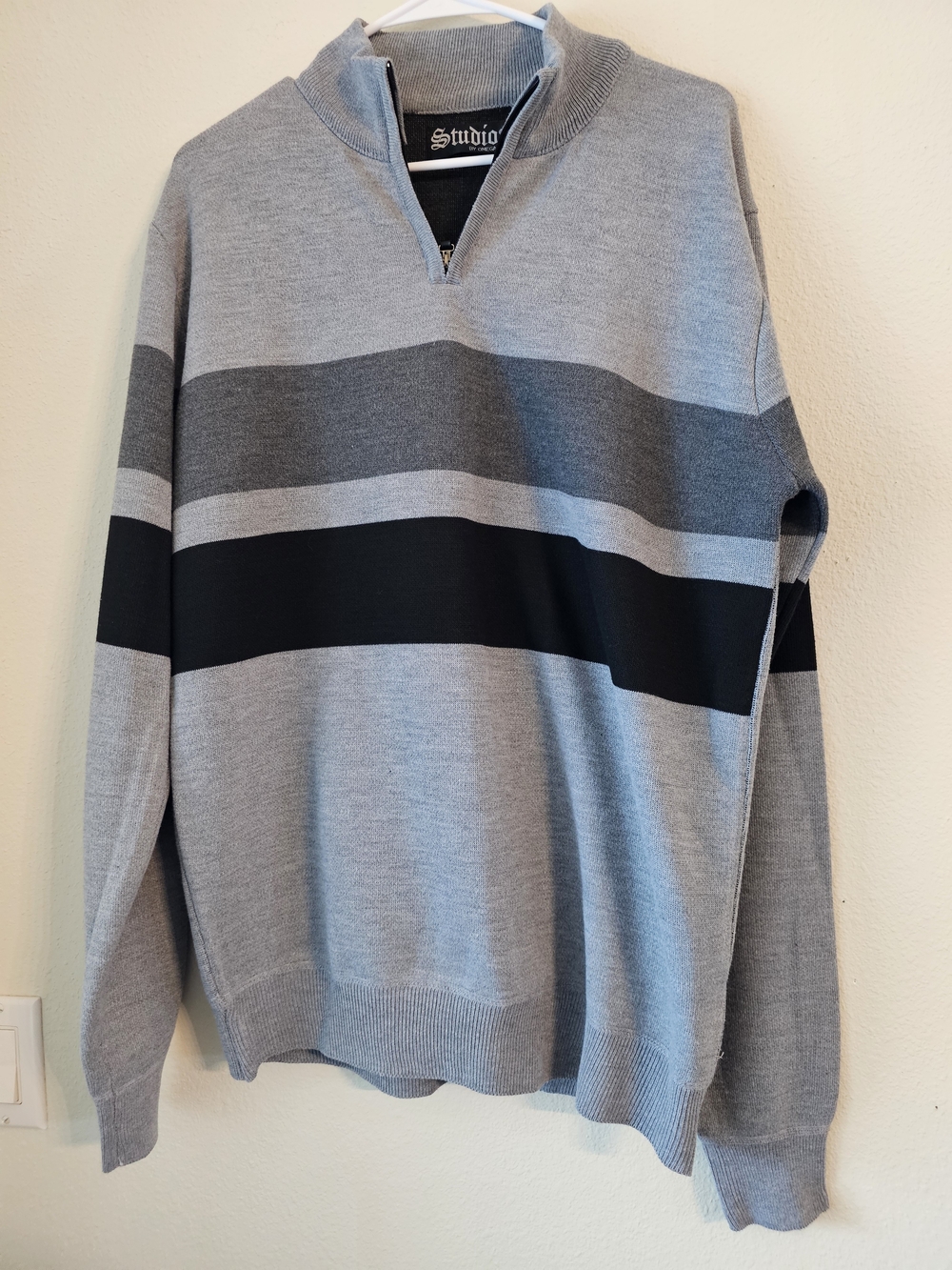 Omega Men’s Quarter-Zip Sweater in Light Gray, Dark Gray & Black